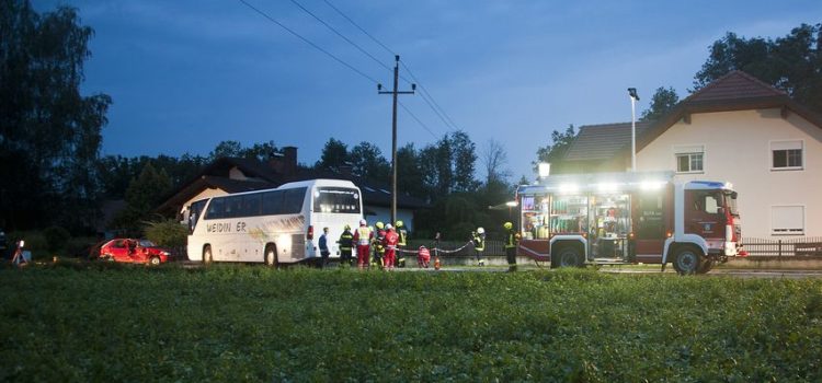24.8.2018 Verkehrsunfall PKW gegen Bus – Großübung